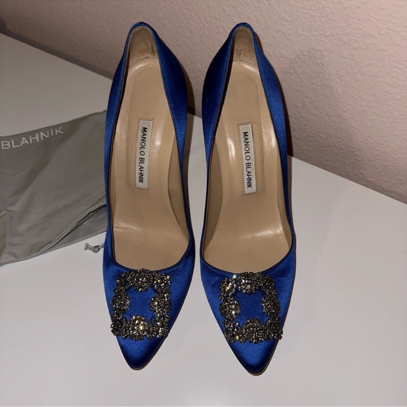 Manolo Blahnik Hangisi - Picture 1 of 4
